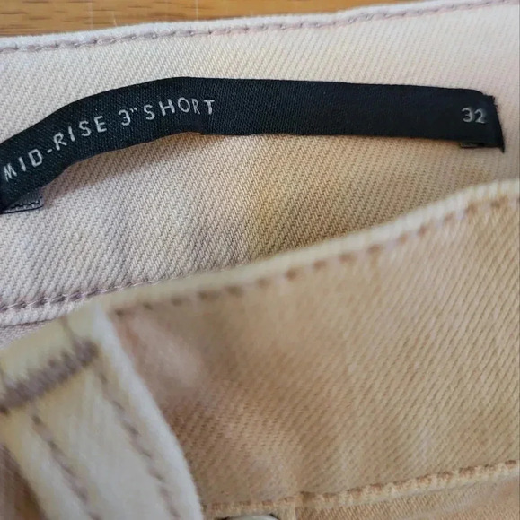 Banana Republic Mid Rise Cotton Blend 3" Shorts(32) - Picture 6 of 7